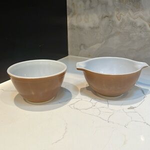 Set of 2 Pyrex 401 Brown 1.5PT Primary and Cinderella Nesting Bowls
